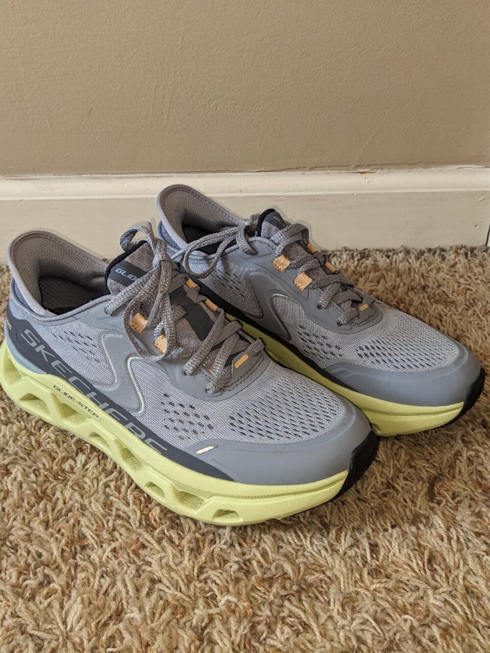 SKECHERS Glide Step Altus Hands Free Slip Ins Sz 6